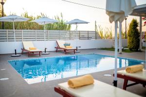 The swimming pool at or close to Seabreeze Villa - with Jacuzzi & heated pool