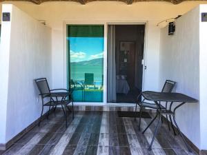 Rõdu või terrass majutusasutuses Casa Bravía - Hotel·RV