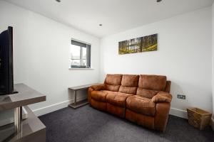 Gallery image of Lakeside property with access into Spa on a nature reserve All Decked Out BV28 in Warmwell