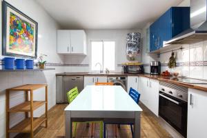 A kitchen or kitchenette at NEW ROYAL TORREQUEBRADA BEACH ideal for families & groups