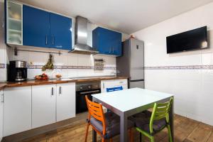 A kitchen or kitchenette at NEW ROYAL TORREQUEBRADA BEACH ideal for families & groups