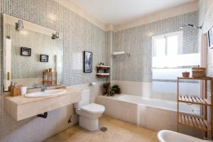 A bathroom at NEW ROYAL TORREQUEBRADA BEACH ideal for families & groups