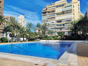 Basen w obiekcie Bermudas apartamento con piscina y garaje en Benidorm lub w pobliżu