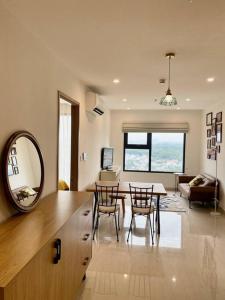 Et opholdsområde på Stellar's Haven near High Tech Park with Stunning View and POOL