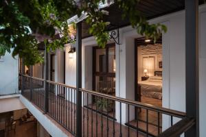 a balcony with a view of a bedroom at Posada Manuel Lobo in Colonia del Sacramento