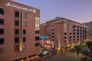 vista su un hotel composto da due edifici di InterContinental Al Khobar, an IHG Hotel a Al Khobar
