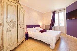 a bedroom with a large bed and a window at Logis Hotel Des Bains in Gérardmer