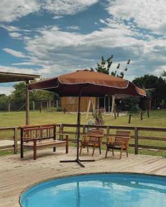 Swimmingpoolen hos eller tæt på Rosa Pantai Beach Village