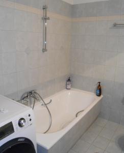Kúpeľňa v ubytovaní Secret Garden 76 sq.m. apartment close to city center