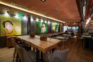 Restaurant o un lloc per menjar a Veritas Boutique Art Hotel