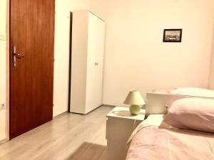 Postel nebo postele na pokoji v ubytování Nar Apartment
