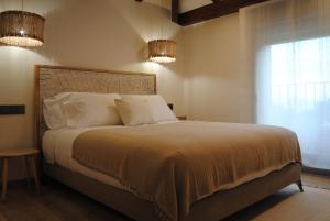 A bed or beds in a room at Hotel a Ecogranxa