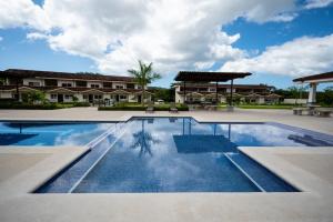 Foto de la galería de Retreat at Condo Jacarandas 15 Pool and Gated Security en Tamarindo