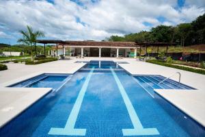 Foto de la galería de Retreat at Condo Jacarandas 15 Pool and Gated Security en Tamarindo