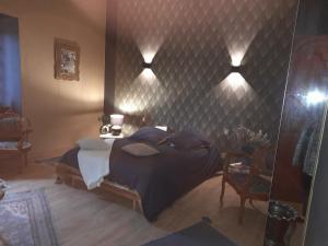 Postel nebo postele na pokoji v ubytování chambre du jura