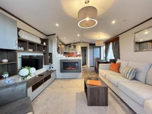 Ruang duduk di Stewarts Resort Lodge 34