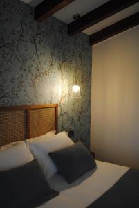 A bed or beds in a room at Hotel a Ecogranxa