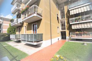apartamentowiec z balkonem i dziedzińcem w obiekcie Appartamento Copernico w Weronie