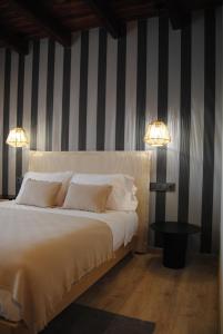 A bed or beds in a room at Hotel a Ecogranxa