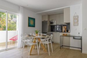 Küche/Küchenzeile in der Unterkunft Spacious & Quiet apartment by HelloMalaga - AZAHAR