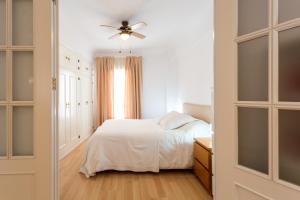 A bed or beds in a room at Cs Para Familias junto a Plaza de San Marcos
