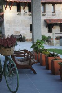 A garden outside Hotel a Ecogranxa