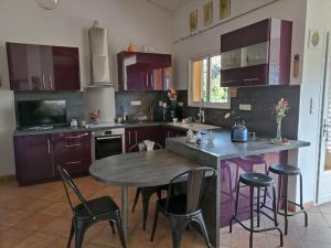 Η κουζίνα ή μικρή κουζίνα στο Charmante villa en Provence