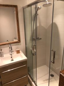 a bathroom with a shower and a sink at Large apartment near the beaches of Mourillon in Toulon