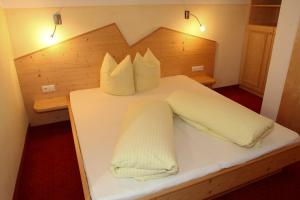 Letto o letti in una camera di Alpenecho