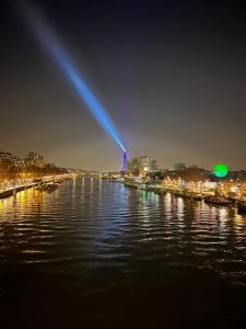 Fotografia z galérie ubytovania Super appartement refait à neuf beaucoup de charme v destinácii Boulogne-Billancourt