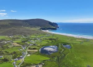 an aerial view of a golf course next to the ocean at Sarlyn Holiday Home Achill in River
