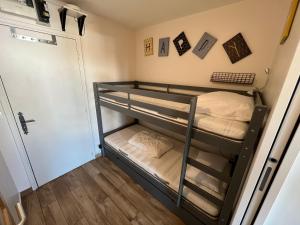 Postel nebo postele na pokoji v ubytování Studio 4 pers, linges & ménage inclus