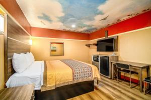 Tempat tidur dalam kamar di Geneva Motel