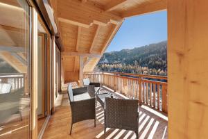 a balcony with chairs and a view of the mountains at Töniglerhof Apt Morgensonne in Trodena