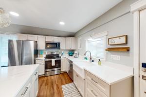 Gallery image of Finding Nevør-land in Netarts