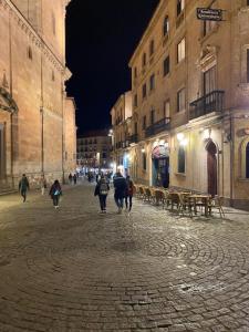 Kép Apartamento Centro Histórico junto a Casa de las Conchas - PARKING GRATIS szállásáról Salamancában a galériában