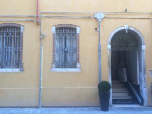 The facade or entrance of Hotel Agli Artisti