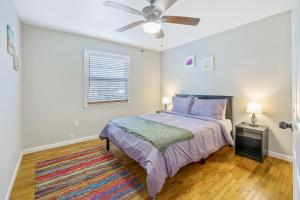 a bedroom with a bed and a ceiling fan at Cozy Oak in Arroyo Grande