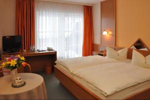 เตียงในห้องที่ Hotel Gondelfahrt