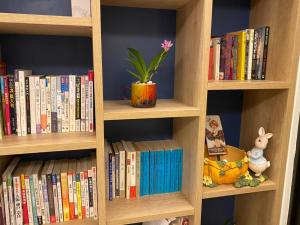 The library in the homestay