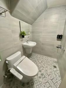 A bathroom at Ramble Travel Homestay