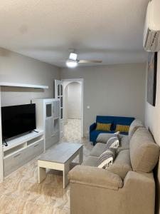 TV a/nebo společenská místnost v ubytování SOLYMAR LEVANTE Apartamento Completo con Piscina y Parking Comunitario