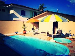 Bazén v ubytování Casa PRAIA c piscina Balneário Santa Teresinha nebo v jeho okolí