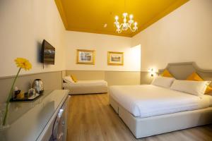 A bed or beds in a room at Duelle Vatican Suite