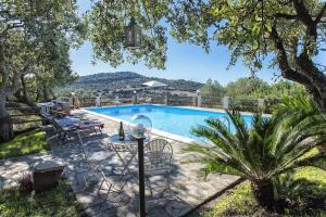 The swimming pool at or close to Villa Olive tree, immersa nella natura per relax e quiete