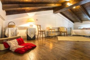 A bed or beds in a room at Villa Olive tree, immersa nella natura per relax e quiete