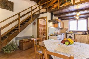 A kitchen or kitchenette at Villa Olive tree, immersa nella natura per relax e quiete
