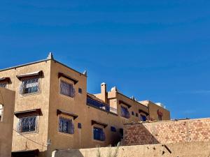 a building with windows on the side of it at Hotel Apartments Lexpert in Merzouga