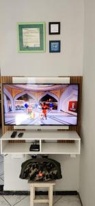 En tv och/eller ett underhållningssystem på Casa Abade - 4 Quartos - Excelente localização