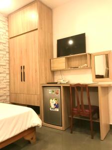 TV a/nebo společenská místnost v ubytování Tuyet Son Hotel